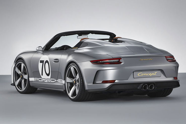 Mẫu xe ý tưởng 911 Speedster được ra mắt thế giới như một phần của chuỗi sự kiện kỷ niệm “70 năm xe thể thao Porsche” tại Zuffenhausen. Mặc dù phải đến năm 2019, phiên bản hoàn thiện mới được ra mắt nhưng mẫu xe ý tưởng đã đem lại một cái nhìn tổng quan về phiên bản thương mại đầy tiềm năng.