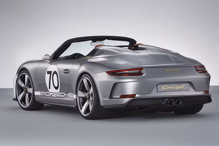 Mẫu xe ý tưởng 911 Speedster được ra mắt thế giới như một phần của chuỗi sự kiện kỷ niệm “70 năm xe thể thao Porsche” tại Zuffenhausen. Mặc dù phải đến năm 2019, phiên bản hoàn thiện mới được ra mắt nhưng mẫu xe ý tưởng đã đem lại một cái nhìn tổng quan về phiên bản thương mại đầy tiềm năng.