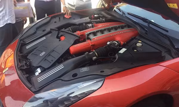 Sieu xe Ferrari F12 Berlinetta am tham 