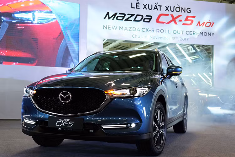Doanh số của Mazda CX-5 tháng vừa qua chỉ đạt 706 xe do vấp phải "đá tảng" Honda CR-V 7 chỗ nhập khẩu, tăng 22% so với cùng kỳ năm trước. Tính chung 4 tháng đầu năm 2018, doanh số CX-5 đạt 4.078 xe tăng 41% so với cùng kỳ năm ngoái. Trong tháng 5/2018 này, giá xe dao động từ 899 triệu tới 1,019 tỷ đồng với 3 phiên bản tùy chọn.