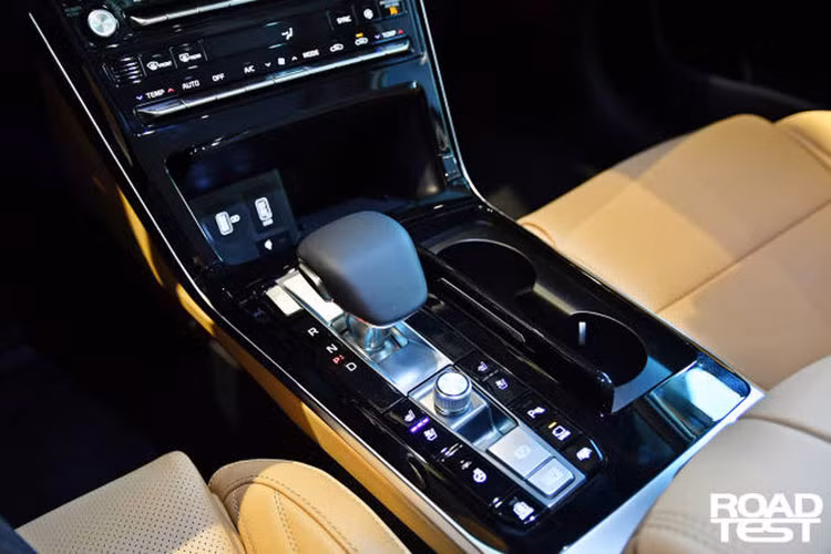 Tại thị trường quê nhà Hàn Quốc, Kia K7 2019 có tổng cộng 5 tùy chọn động cơ khác nhau, tất cả đều kết hợp với hộp số tự động 8 cấp. Đầu tiên là động cơ xăng Smartstream GDi 4 xi-lanh, dung tích 2,5 lít mới, tạo ra công suất tối đa 198 mã lực và mô-men xoắn cực đại 248 Nm.