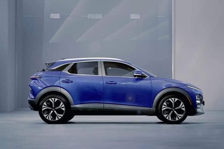 Ngoài ra, VinFast VF6 còn có tính năng điều khiển bằng giọng nói dạng trợ lý ảo, ứng dụng di động, cập nhật phần mềm qua WiFi, hỗ trợ lái trên đường cao tốc cấp độ 2, giữ xe ở giữa làn đường, kiểm soát hành trình thích ứng và hỗ trợ giữ làn đường khẩn cấp.