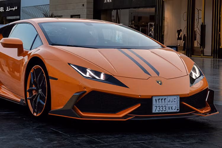Tuy nhiên, trái ngược với vẻ bề ngoài mạnh mẽ và thay đổi rất nhiều của Lamborghini Huracan Cairo Edition, khối động cơ V10 5.2 lít chỉ được hiệu chỉnh chút ít để đạt công suất tối đa 630 mã lực, tăng 20 mã lực so với nguyên bản.