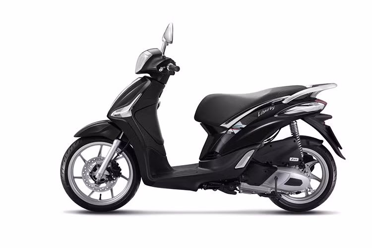 Piaggio Liberty iGet 2019 mới có đèn định vị trước với hệ thống LED, đặc trưng cho phong cách công nghệ của dòng xe bánh lớn Piaggio, làm nổi bật lên thiết kế của Liberty iGet. Những chi tiết tinh tế như vành xe với thiết kế độc đáo, mang đến phong thái lịch lãm đặc trưng cho xe.