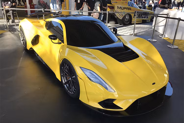 “Quái thú” Venom F5 sẽ được trưng bày ở triển lãm Geneva Motor Show 2018. Hãng độ Mỹ cũng cho biết, chiếc Hennessey Venom F5 mới sẽ được đưa vào sản xuất tuy nhiên số lượng được giới hạn chỉ có 24 chiếc. Giá bán khởi điểm của xe trên 1,6 triệu USD và những chiếc xe đầu tiên sẽ được đến tay khách hàng vào năm 2019.