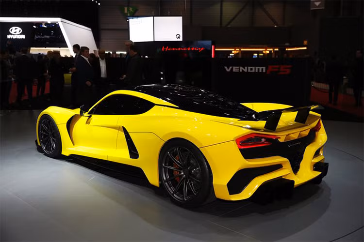 Hãng độ xe thể thao đình đám Hennessey luôn muốn tạo ra một siêu xe hiệu suất cao đánh bại cùng 2 mẫu xe đình đám Bugatti Chiron và Koenigsegg Regera và họ hoàn toàn có "vũ khí tuyệt hảo" để làm được điều đó, mẫu siêu xe Hennessey Venom F5 với tốc độ siêu nhanh.