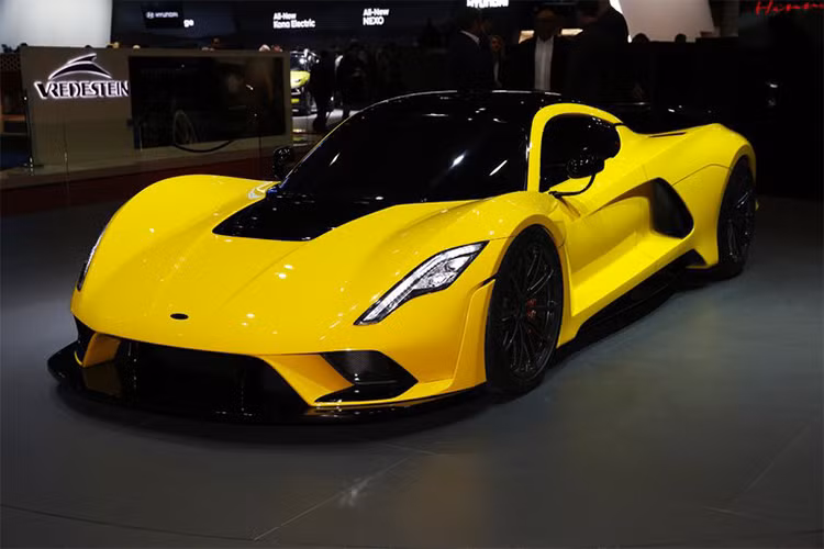 Kể từ khi thành lập vào năm 1991, tên tuổi của hãng độ siêu xe Hennessey đã gắn liền với những mẫu xe cơ bắp Mỹ cực "khủng", đem tới sức mạnh ngang ngửa các siêu xe từ châu Âu thậm chí còn hơn. Đặc biệt mức giá cho những mẫu xe này lại rẻ hơn gấp nhiều lần.