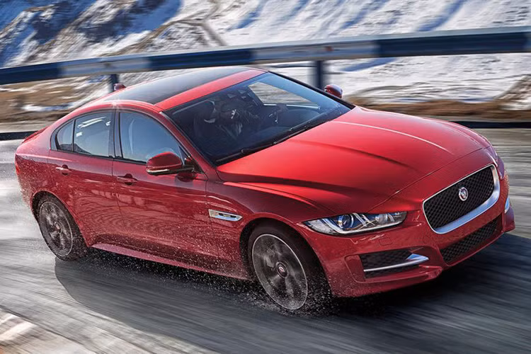 Hệ thống này sẽ sớm được sử dụng cho mẫu SUV F-Pace của Jaguar. Nó được kết hợp với phần mềm Intelligent Driving Dynamics Software để có thể điều chỉnh mô men phân bổ cho trục bánh trước và bánh sau của xe và nó có thể truyền 100% công suất động cơ tới bánh trước nếu cần thiết.