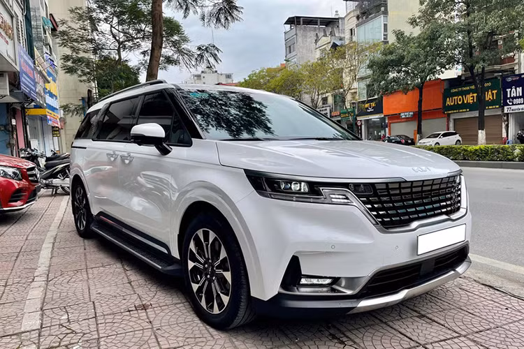  Kia Carnival: 550 xe Mẫu MPV bán chạy thứ 3 tại Việt Nam trong tháng 11/2023 là Kia Carnival với doanh số đạt 550 xe, tăng 5,3%. Đây là kết quả khá ấn tượng với một mẫu MPV tiền tỷ như Kia Carnival. Cộng dồn từ đầu năm đến nay, mẫu MPV đến từ Hàn Quốc này đã đạt kết quả 4.827 xe, khá cao trong phân khúc. 