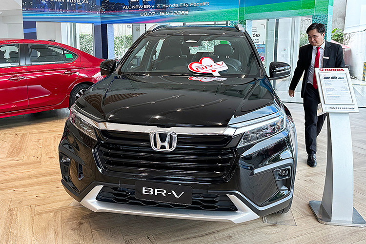  Honda BR-V: 544 xe Tương tự các mẫu xe kể trên, Honda BR-V cũng tăng trưởng dương trong tháng 11 vừa qua. Mẫu xe này đạt doanh số 544 xe, tăng 16,2%. Con số này giúp tăng kết quả cộng dồn năm 2023 của Honda BR-V lên 2.341 xe. 