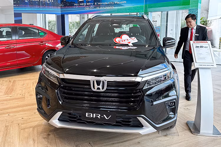  Honda BR-V: 544 xe Tương tự các mẫu xe kể trên, Honda BR-V cũng tăng trưởng dương trong tháng 11 vừa qua. Mẫu xe này đạt doanh số 544 xe, tăng 16,2%. Con số này giúp tăng kết quả cộng dồn năm 2023 của Honda BR-V lên 2.341 xe. 