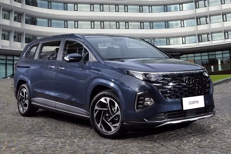  Hyundai Custin: 529 xe Mới ra mắt Việt Nam vào hồi tháng 9 năm nay nhưng Hyundai Custin đã nhanh chóng gặt hái thành công. Trong tháng 11 vừa qua, mẫu xe Hàn Quốc này đạt doanh số 529 xe, tăng trưởng 63,2%. Không chỉ bán chạy hơn người anh em cùng thương hiệu là Stargazer, Hyundai Custin còn vượt mặt đối thủ trực tiếp Toyota Innova Cross.