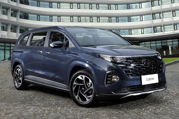  Hyundai Custin: 529 xe Mới ra mắt Việt Nam vào hồi tháng 9 năm nay nhưng Hyundai Custin đã nhanh chóng gặt hái thành công. Trong tháng 11 vừa qua, mẫu xe Hàn Quốc này đạt doanh số 529 xe, tăng trưởng 63,2%. Không chỉ bán chạy hơn người anh em cùng thương hiệu là Stargazer, Hyundai Custin còn vượt mặt đối thủ trực tiếp Toyota Innova Cross.