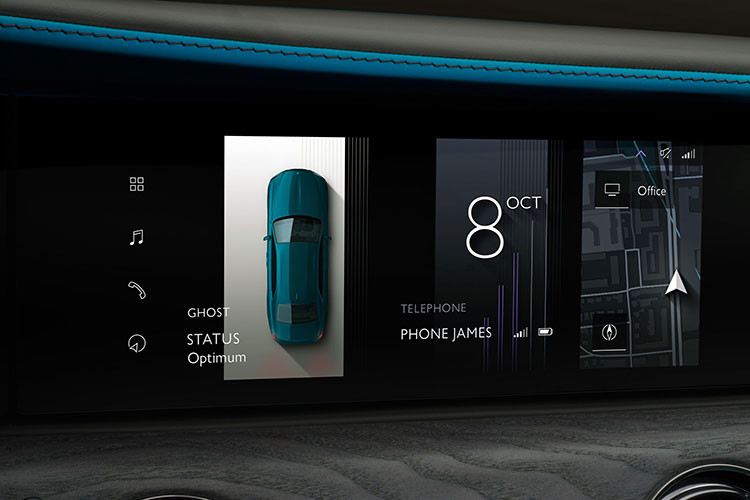 Nếu khách hàng lựa chọn tùy chọn này, các nghệ nhân của Rolls-Royce sẽ phải mất thêm khoảng 20 giờ làm việc, do vải được chế tạo từ hơn 17.703 mét chỉ và khoảng 2,2 triệu mũi khâu.