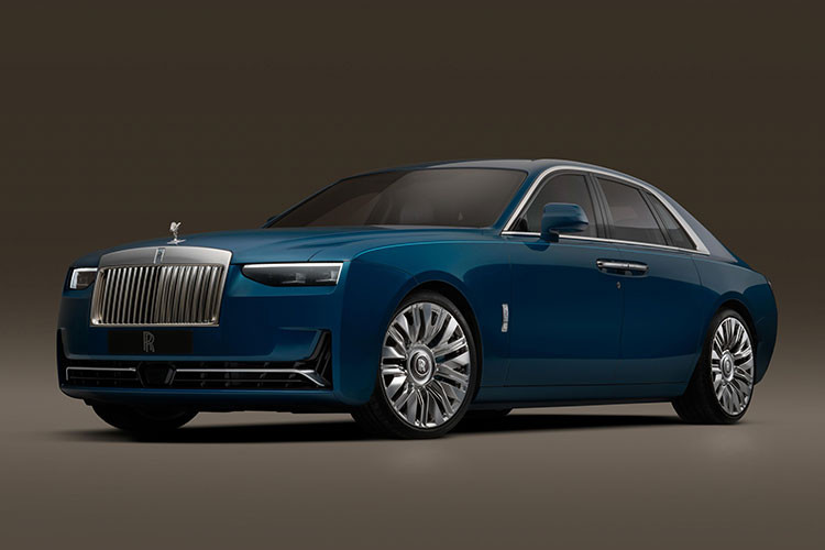 Điểm đáng chú ý trong khung hình là biển tên mang logo của S&amp;S Automotive - nhà phân phối chính hãng thương hiệu Rolls-Royce tại Việt Nam. Điều này khiến nhiều người tin rằng mẫu xe đang trong quá trình kiểm tra trước khi chính thức ra mắt thị trường trong nước.
