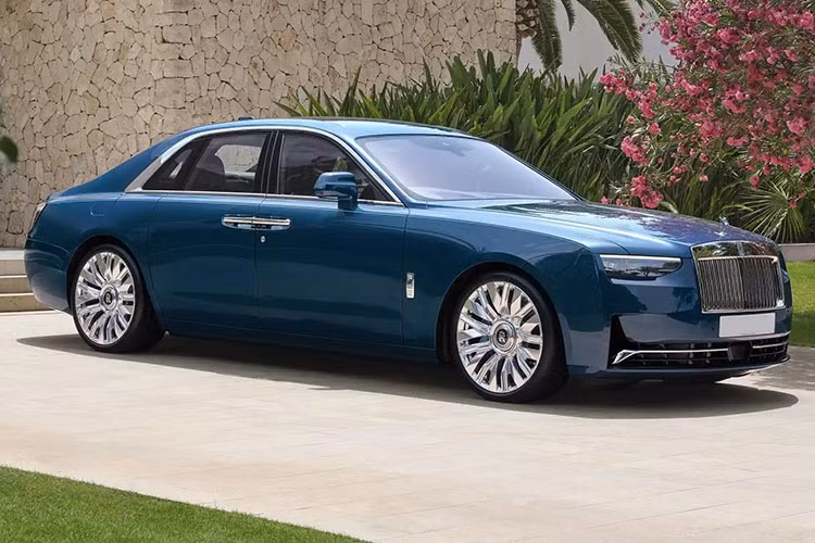 Với những nâng cấp đáng kể từ thương hiệu xe siêu sang Anh quốc, mức giá xe Rolls-Royce Ghost Series II 2025 tại Việt Nam nhiều khả năng sẽ lên đến trên 30 tỷ đồng khi được giới thiệu chính thức.