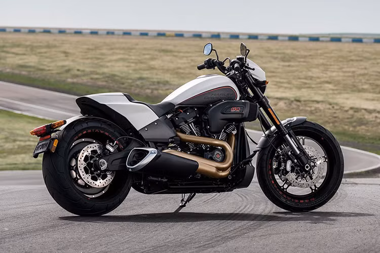 Chiếc xe được ra mắt chính thức từ năm 2019, giá xe Harley-Davidson FXDR 114 khủng đến hơn 800 triệu khi xuất hiện chính hãng tại thị trường Việt Nam.