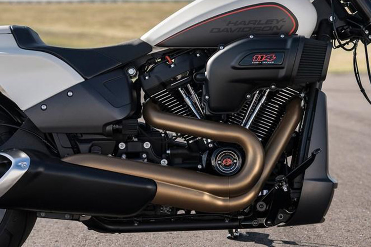 Sức mạnh của Harley-Davidson FXDR 114 vẫn đến từ khối động cơ Milwaukee-Eight 114, 4 van, V-Twin, dung tích 1.868 cc, sản sinh mômen xoắn cực đại 158 Nm, đi kèm là hộp số côn tay 6 cấp.