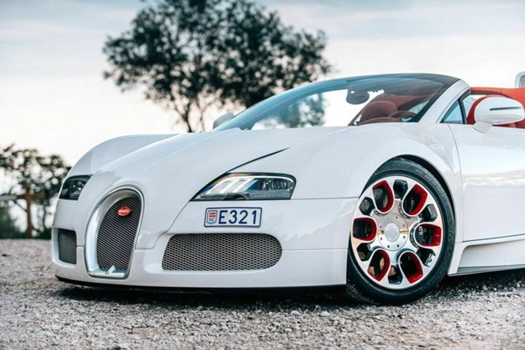 Tình trạng siêu xe Bugatti Veyron Grand Sport Wei Long được đánh giá là gần như mới, vì được bảo dưỡng thường xuyên trong suốt nhiều năm và lần mới nhất đi làm dịch vụ là tháng 11/2023.