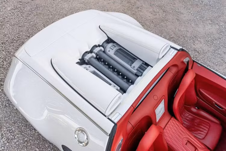 Ở thời điểm ra mắt, mức giá xe Bugatti Veyron Grand Sport Wei Long có giá khoảng 2 triệu USD (khoảng 48,85 tỷ đồng).