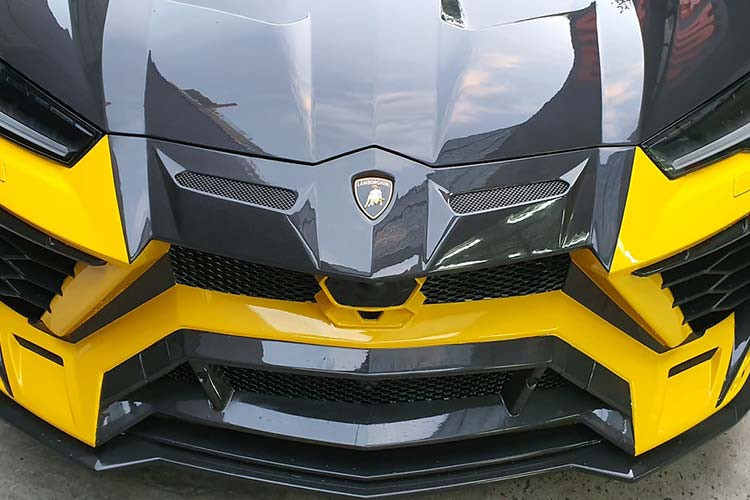 Bản độ này có tên gọi là Lamborghini Urus Venatus. Hiện đây là chiếc siêu SUV Lamborghini Urus đầu tiên tại Việt Nam độ "Full bài" Mansory, trước đó, đại gia siêu xe Minh Nhựa chỉ trang bị hai chi tiết của bản độ Lamborghini Urus Venatus cho chiếc siêu SUV của mình là nắp capô và cánh gió đuôi hai tầng bằng carbon.