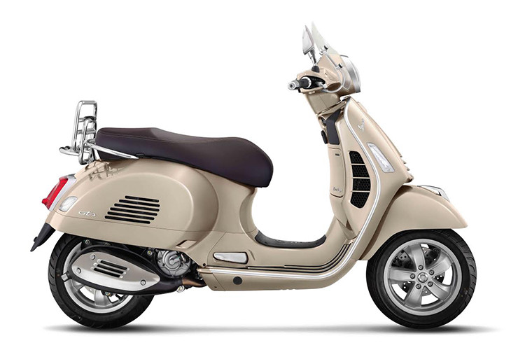 Vespa GTS Super – 125cc &amp; 150cc sở hữu những dấu ấn đặc trưng của Vespa về thiết kế tinh tế, sự an toàn, chất thể thao, trải nghiệm lái êm ái, kế thừa từ mẫu thể thao huyền thoại như Vespa GS 150, Vespa 180 SS. Vespa GTS Super bao gồm hai phiên bản động cơ I-get 125cc và động cơ I-get 150cc làm mát bằng dung dịch, phun xăng điện tử, 4 van.