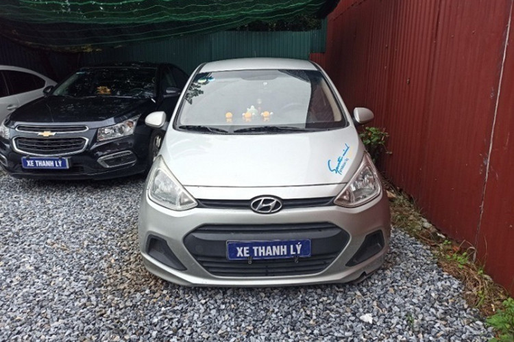 Dù được chào bán với mức giá "vừa tầm" với đại bộ phận tầng lớp bình dân nhưng ôtô thanh lý không phải "món hời" bởi những chiếc xe thanh lý giá rẻ thường là xe đời sâu, sắp hết niên hạn sử dụng, bị "giam" ở kho bãi quá lâu nên khó đánh giá được chất lượng, đi cùng với đó những rủi ro tiềm ẩn cho quá trình sử dụng sau này.