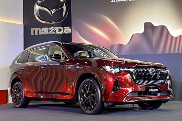 Tương tự CX-60, mẫu xe SUV Mazda CX-80 2025 vốn là mẫu xe chủ yếu dành cho các thị trường châu Âu, châu Á và châu Đại Dương. Do đó, việc mẫu xe này ra mắt thị trường Indonesia cũng không có gì bất ngờ. 