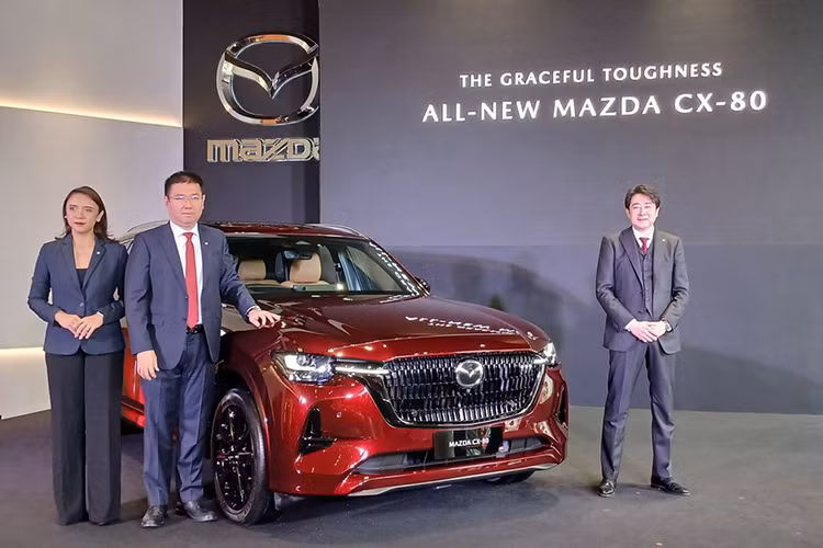 Sau khi ra mắt toàn cầu vào hồi tháng 4/2024, Mazda CX-802025 mới đã liên tục cập bến các thị trường, mới nhất trong số đó là Indonesia. Đây không phải là thị trường Đông Nam Á đầu tiên đón nhận mẫu xe này vì CX-80 từng trình làng ở Malaysia vào hồi tháng 12/2024.