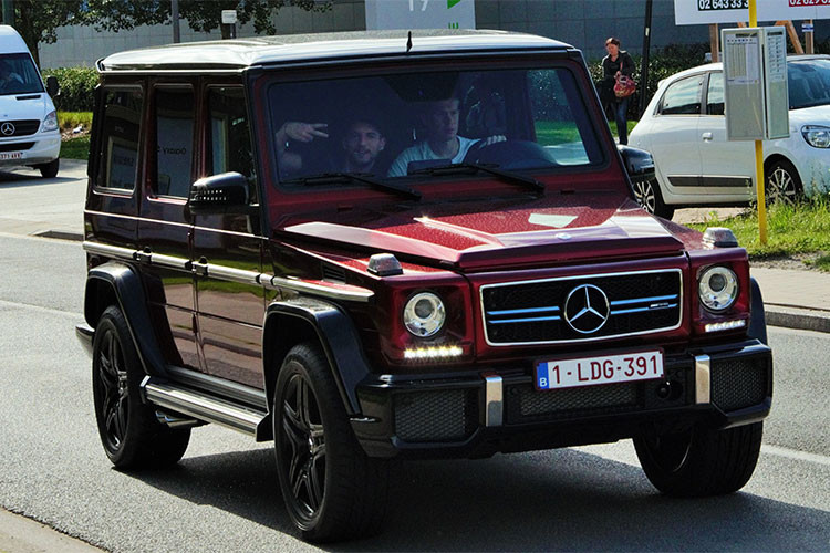 Chiếc G63 AMG của Kevin de Bruyne còn có màu sơn đỏ khá độc đáo. Xe có giá bán khoảng 142.000 USD (tương đương khoảng 3,2 tỷ đồng).