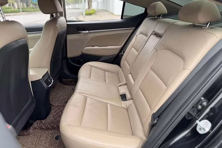 Hyundai Elantra 2019 2.0 sử dụng động cơ xăng Nu 2.0L cho công suất tối đa 152 mã lực tại 6.200 vòng/phút cùng Mo-men xoắn cực đại 196 Nm tại 4.000 vòng/phút.