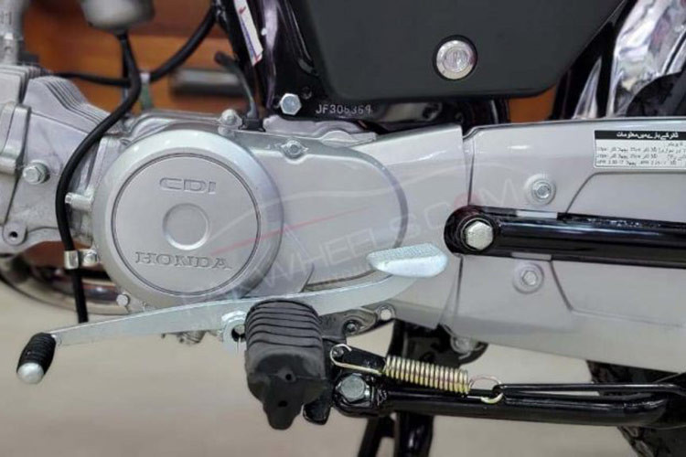 Mặc dù không có nhiều cải tiến về công nghệ và vẫn không khác gì xe đời cũ thập niên 90, tuy nhiên Honda CD70 2025 vẫn ghi điểm nhờ tính thực dụng và mức giá phải chăng, rất phù hợp với các thị trường mới nổi như Pakistan.