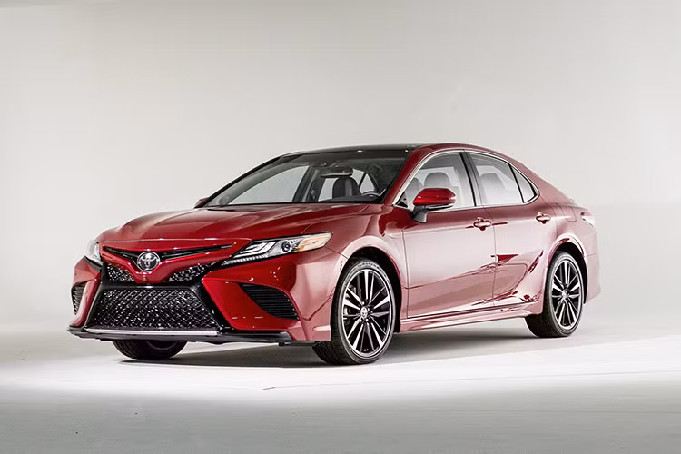 Toyota Camry 2018 cũng sẽ sớm có mặt tại thị trường Châu Á vào mùa hè này với một vài thay đổi ở ngoại hình và động cơ nhằm phù hợp hơn với từng thị trường. Đây cũng sẽ là mẫu xe tương lai sẽ có mặt tại thị trường Việt Nam và các nước Châu Á khác trong thời gian sắp tới.