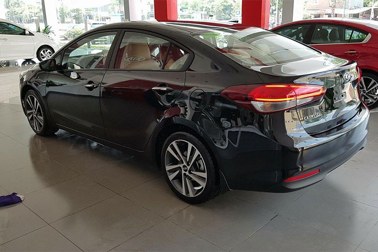 Cụ thể, theo thống kê của VAMA, Kia Việt Nam đã bán ra 1.045 chiếc xe sedan Kia Cerato trong tháng 5. Tính chung 5 tháng đầu năm nay, Cerato đã đạt doanh số cộng dồn gần 4.500 xe, với mức tăng trưởng 109%.