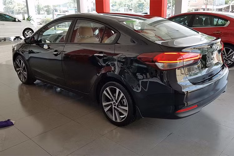 Cụ thể, theo thống kê của VAMA, Kia Việt Nam đã bán ra 1.045 chiếc xe sedan Kia Cerato trong tháng 5. Tính chung 5 tháng đầu năm nay, Cerato đã đạt doanh số cộng dồn gần 4.500 xe, với mức tăng trưởng 109%.
