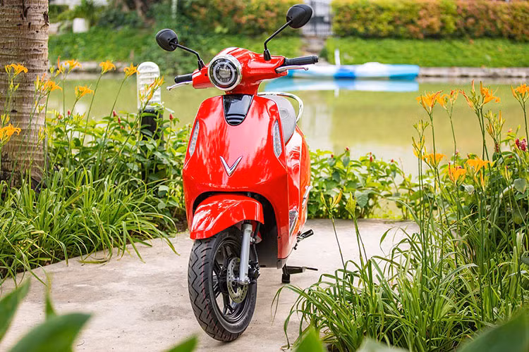 Mới đây, những hình ảnh thực tế của mẫu xe máy điện VinFast Evo 2022 mới bất ngờ xuất hiện trên mạng xã hội và nhận được nhiều quan tâm của khách hàng. Mặc dù đã được công bố giá bán vào hồi tháng 4/2022 nhưng VinFast Evo 2022 vẫn chưa được mở bán.