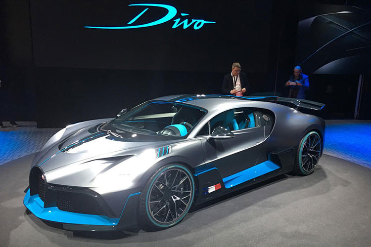 Mức giá bán 5.8 triệu USD (khoảng 135 tỷ đồng) của siêu xe Bugatti Divo đã đưa "đứa con" của nước Pháp trở thành chiếc xe đắt nhất tại triển lãm ôtô Paris 2018 đang diễn ra. Đáng chú ý là cả 40 chiếc Bugatti Divo được sản xuất giới hạn hiện đều đã có chủ nhân đặt mua.
