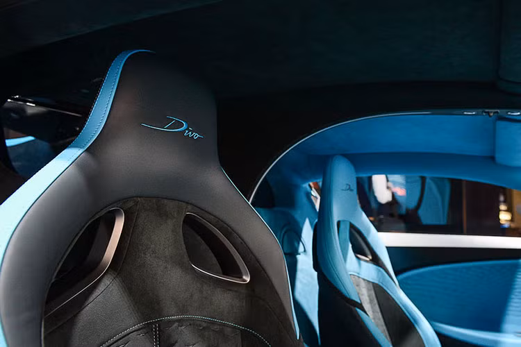 Điều này cũng đồng nghĩa với việc khối động cơ W16, dung tích 8.0 lít, đi kèm 4 bộ tăng áp, tạo ra công suất tối đa 1.500 mã lực và mô-men xoắn cực đại 1.600 Nm của Divo chỉ có thể đạt tốc độ tối đa 380 km/h. Hãng siêu xe đến từ Pháp cho rằng tốc độ tối đa 380 km/h là quá đủ để chủ nhân của Bugatti Divo có thể trải nghiệm.