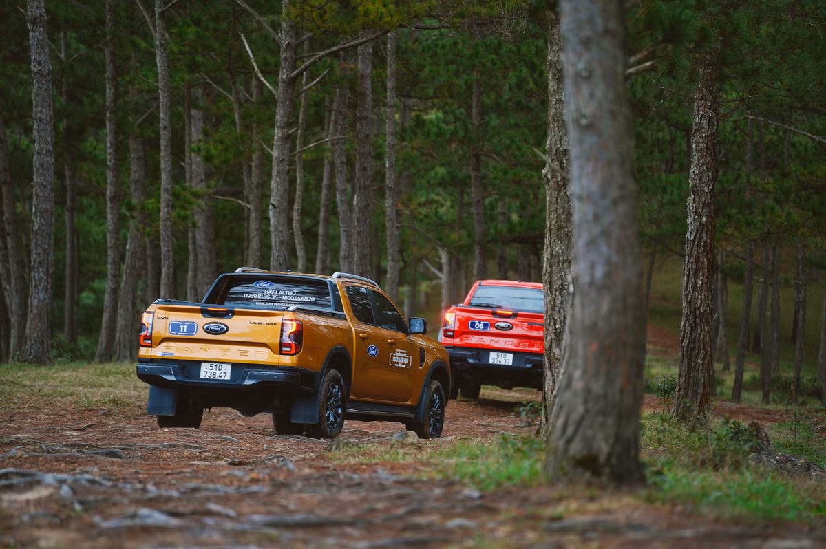 Ford Ranger va Everest but pha gioi han, truyen lua dam me-Hinh-5