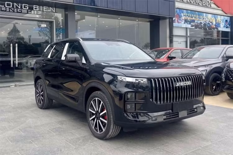  Jaecoo J7 PHEV giảm 30 triệu Jaecoo J7 PHEV chọn tháng 1/2025 để ra mắt khách Việt sau một thời gian dài nghiên cứu và thăm dò thị trường. Xe nhập khẩu Malaysia, giá 799 triệu đồng đối với bản máy xăng và 999 triệu đồng đối với bản plug-in hybrid.