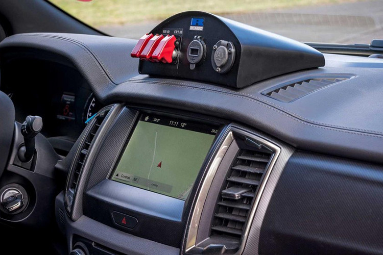 Bên cạnh đó, nhà sản xuất còn lắp thêm nhiều món đồ hấp dẫn cho Ricardo Ford Ranger 2019 như ghế ngồi 4 điểm, bảo vệ EMC, một hệ thống điện 24 volt, tích hợp C4i, và lốp xe đi mọi địa hình.