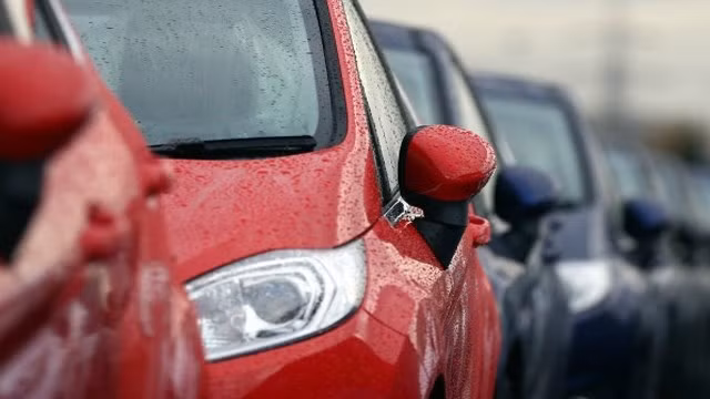 Se tang thue, phi doi voi xe oto ban tai tai Viet Nam?-Hinh-2