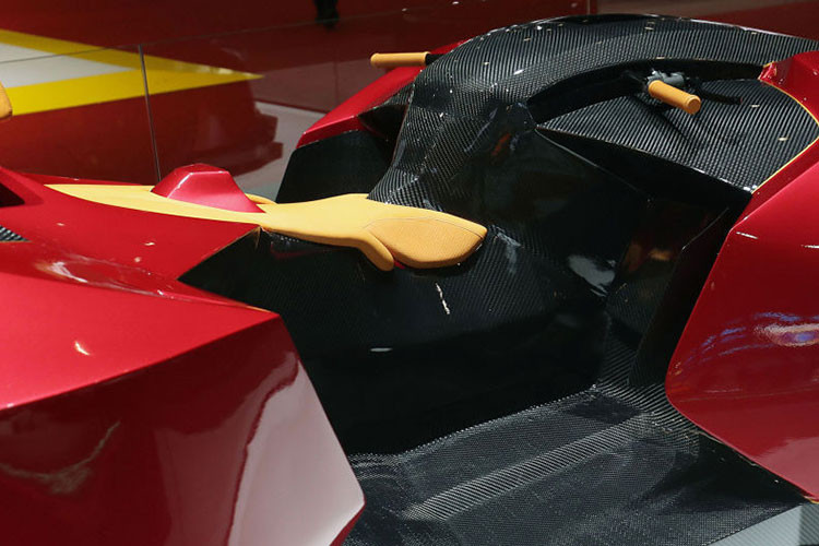 Nhà sản xuất xe Engler khẳng định rằng F.F Superquad được trang bị một động cơ V10 dung tích 5.2 lít có khả năng lấy từ Lamborghini Gallardo, Huracan, hoặc Audi R8, sản sinh 850 mã lực. Bản thân phương tiện cũng chỉ có trọng lượng 850 kg, khiến nó có tỷ lệ công suất-trọng lượng là 1:1 hoàn hảo.