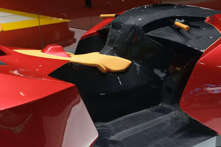 Nhà sản xuất xe Engler khẳng định rằng F.F Superquad được trang bị một động cơ V10 dung tích 5.2 lít có khả năng lấy từ Lamborghini Gallardo, Huracan, hoặc Audi R8, sản sinh 850 mã lực. Bản thân phương tiện cũng chỉ có trọng lượng 850 kg, khiến nó có tỷ lệ công suất-trọng lượng là 1:1 hoàn hảo.