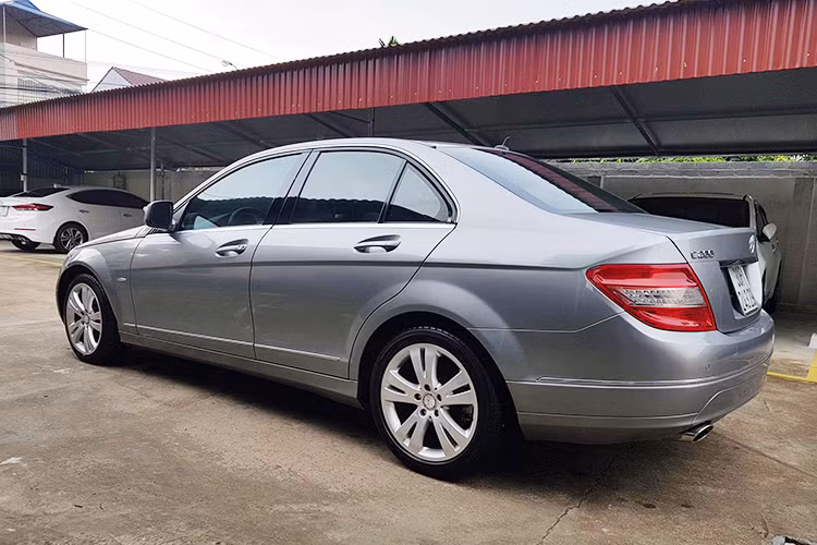 Tuy nhiên, với chi phí bỏ ra cao hơn so với mặt bằng chung thì bù lại nguồi dùng lại có sự an toàn, cảm giác lái và "đẳng cấp" sẽ hơn hẳn những chiếc xe bình dân có giá tiền ngang bằng đang bán trên thị trường hiện nay.