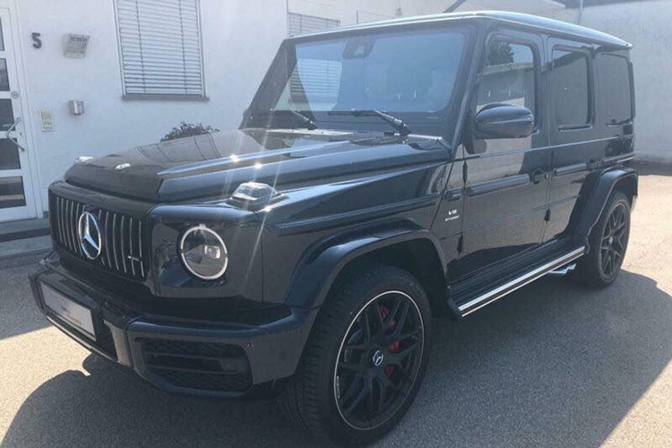 Theo thông tin từ phía nhà sản xuất Mercedes-Benz, chiếc xe chỉ mất 4,5 giây để tăng tốc từ 0-100km/h và đạt tốc độ tối đa 220km/h (có thể tăng lên thành 240km/h nếu đặt thêm gói tùy chọn AMG Driver's Package). Hiện chưa rõ chiếc Mercedes-AMG G63 đời 2019 đầu tiên cập bến Việt Nam thuộc diện xe chính hãng hay từ công ty nhập khẩu tư nhân?