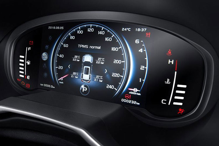 Với chiều dài cơ sở 2.670mm, Proton X70 2018 sở hữu kích cỡ tương tự như các đối thủ khác đến từ Hàn Quốc và Nhật Bản như; Hyundai Tucson (2.670mm), Mazda CX-5 (2.700) hay Honda CR-V (2.660mm).