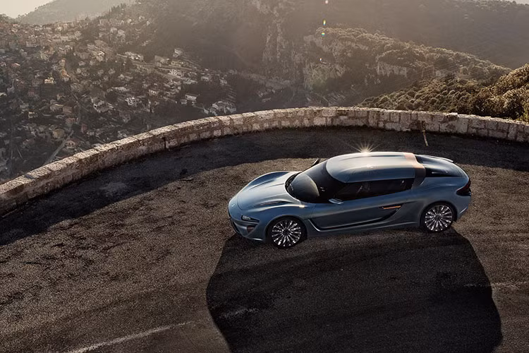 Xe hoạt động nhờ hệ thống pin nhiên liệu điện phân từ nước muối, truyền công suất tới 4 môtơ điện, sản sinh dòng điện từ phản ứng điện hóa - tạo ra bởi hai dung dịch điện giải. Dòng điện này được chuyển tiếp tới hệ thống “siêu tụ điện” – nơi lưu trữ và phân phối điện năng.