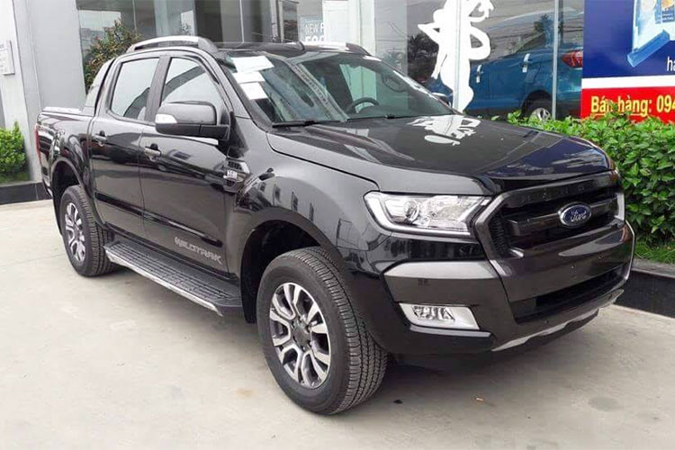 Hiện tại, đã có khách mua xe Ranger Wildtrak lô sản xuất 2018 này. Giá xe giữ nguyên 925 triệu đồng như niêm yết cũ. Tuy nhiên, có đại lý yêu cầu khách gói phụ kiện khi mua xe trị giá 55-60 triệu đồng, cộng thêm một số món đồ hỗ trợ như dán phim và trải sàn. Các phiên bản khác của dòng xe này tại Việt Nam hiện đang trong tình trạng hết hàng.