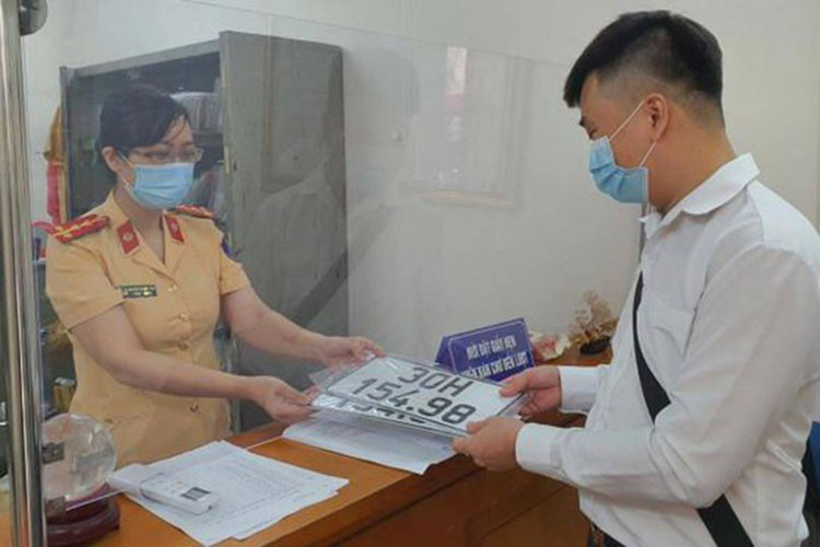 Tap nap mua xe, bam bien - thi truong oto Viet dao chieu-Hinh-3